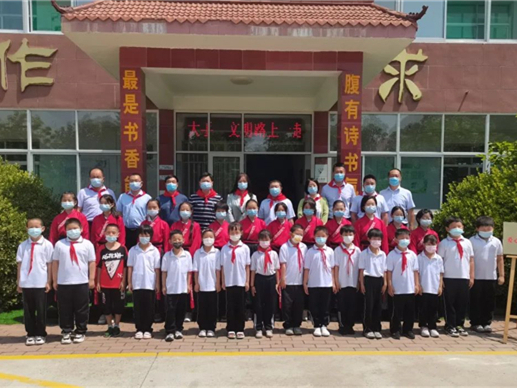 中土物業(yè)舉行愛心助學(xué)捐贈揭牌儀式